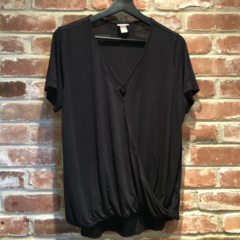 T-shirt with crisscross front detail